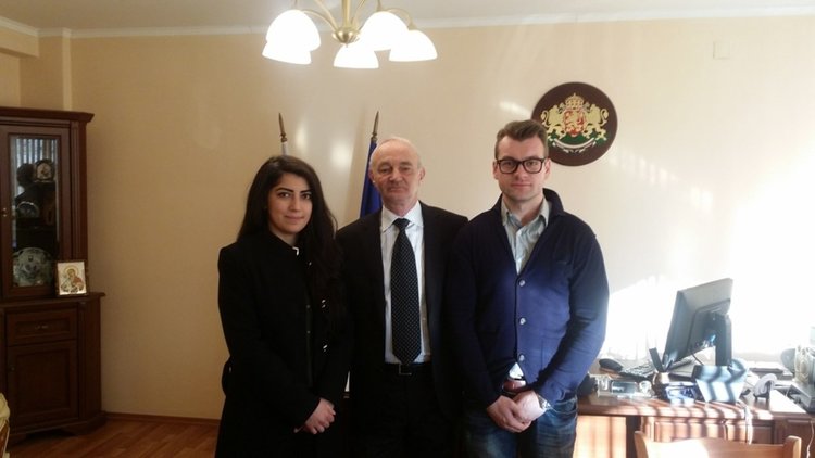 Двама младши експерти започнаха работа по Програма „Старт в кариерата“ в Областна администрация Кърджали