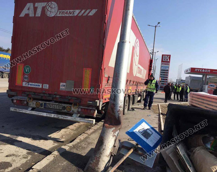 Катастрофа спря тролей 308 в Хасково