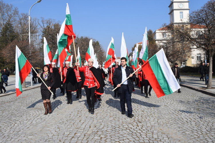 Цвета Караянчева:Патриотичният марш раздразни заспали патриотични чувства