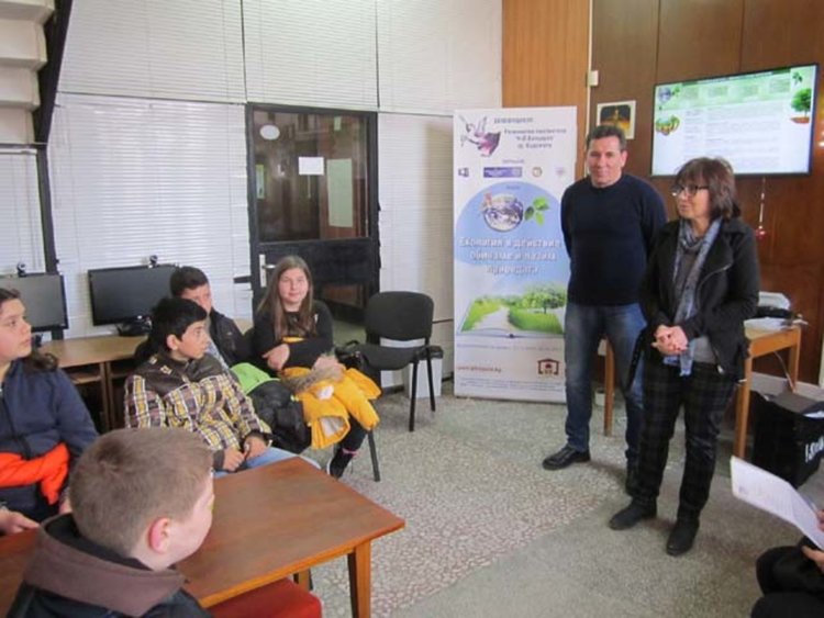 Нови знания за природата придобиват в библиотеката деца от кърджалийски училища