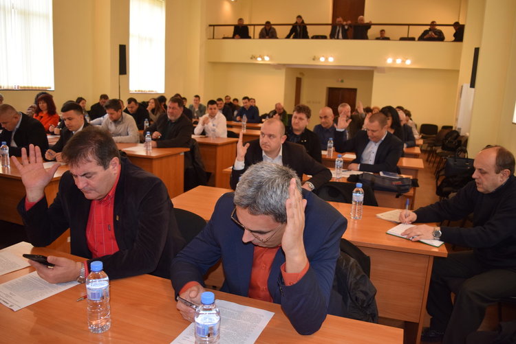 Опозицията критикува кметската програма за развитие на Кърджали,градоначалникът  запази мълчание  