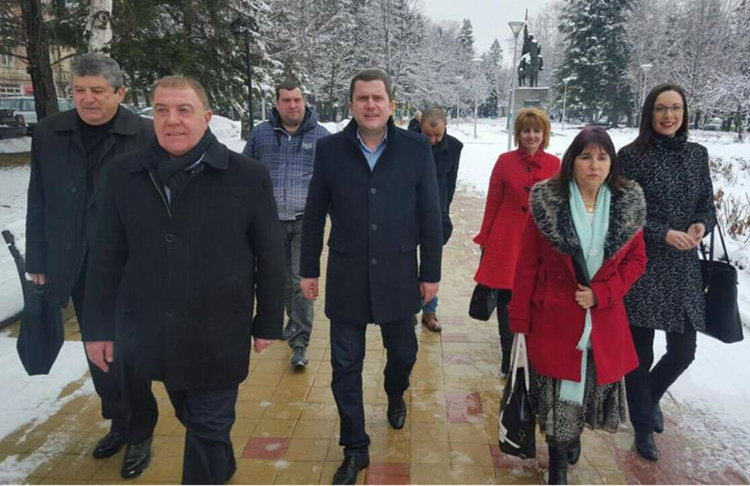 ГЕРБ и БСП регистрираха листите си в РИК - Перник