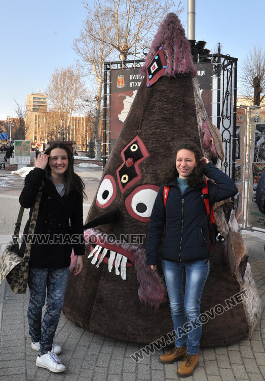 3-метрови страшилища от „Кукерландия“ вардят община Хасково