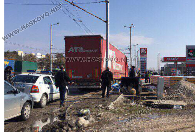 Катастрофа спря тролей 308 в Хасково