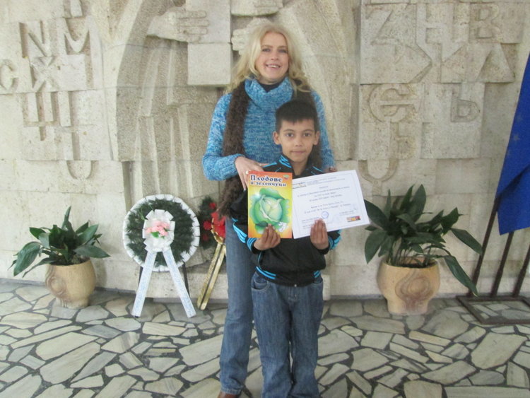  Кирилометодиевци участваха в Нaциoнaлнa излoжбa „Заедно”