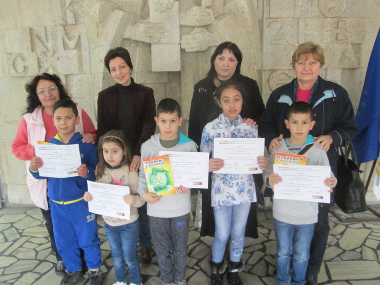  Кирилометодиевци участваха в Нaциoнaлнa излoжбa „Заедно”