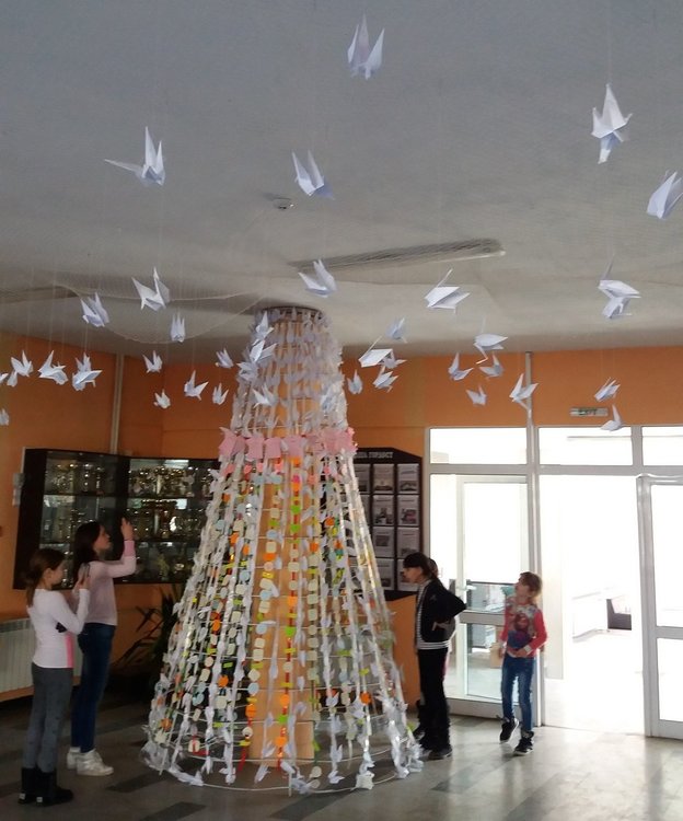 С 1 000 хартиени жерави славейковци бориха насилието