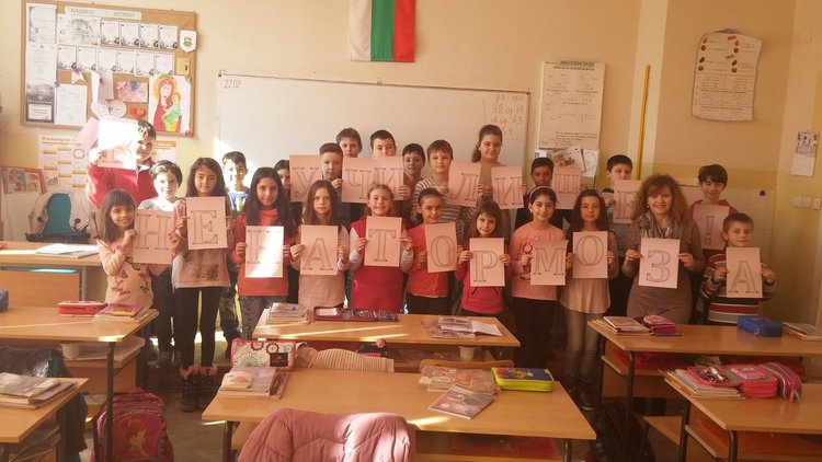 За втора поредна година учениците от ОУ“Алеко Константинов“ в Димитровград отбелязаха Деня на розовата фланелка