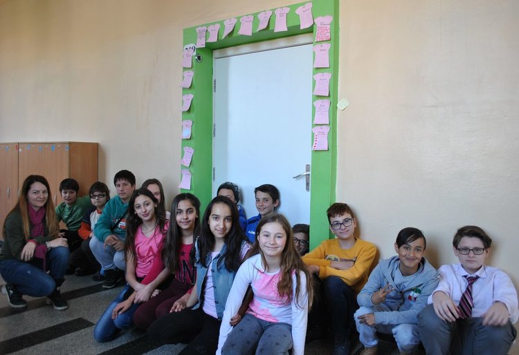 С 1 000 хартиени жерави славейковци бориха насилието