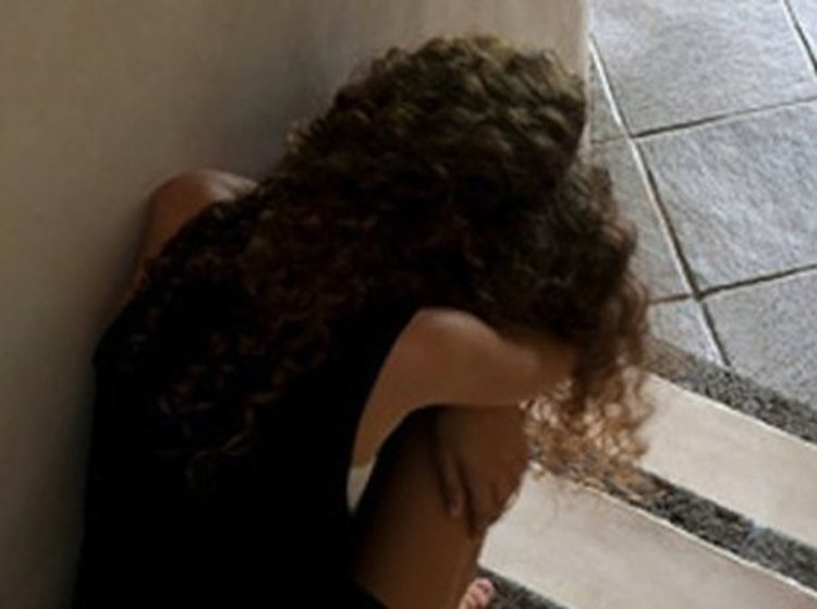 Мераклия прилъстява непълнолетна,заживява с нея