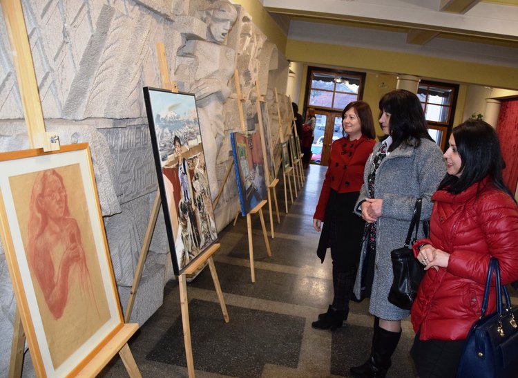 Турска художничка представи самостоятелна изложба в Кърджали