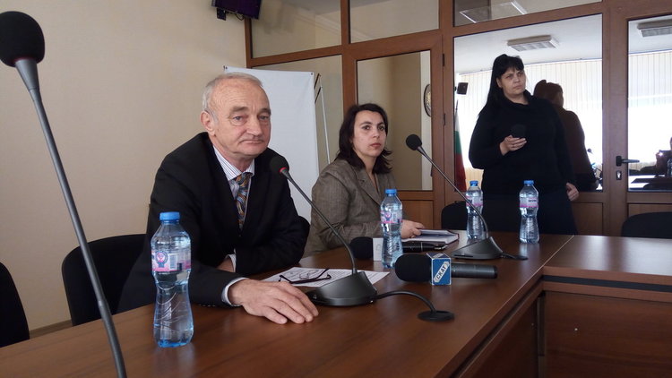 Ковачев забрани агитация в държавни и общински предприятия