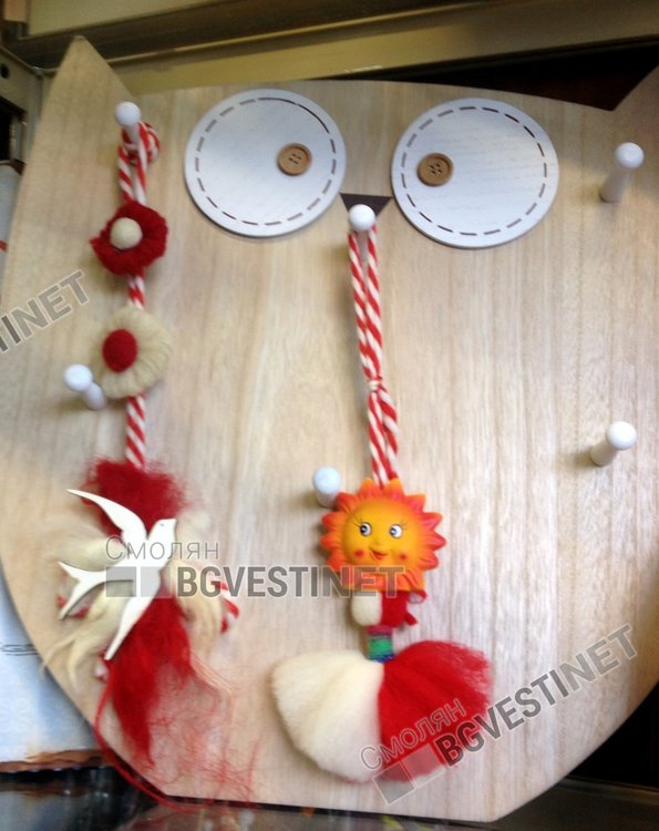 Бялата лястовица е сред най-търсените мартеници за дома