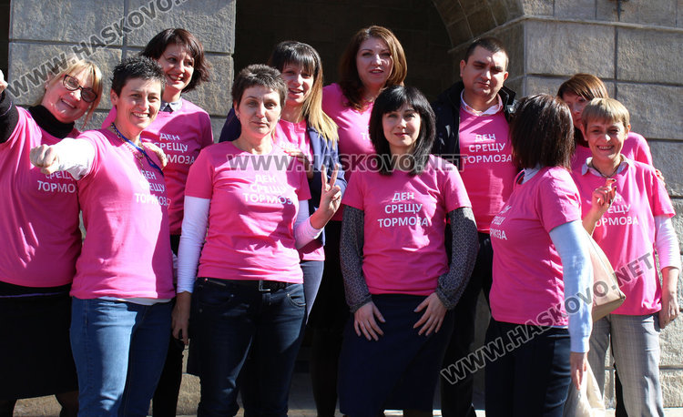 Зам.-кметът Милена Трендафилова с розова тениска, в Младежкия обърнаха гръб на тормоза