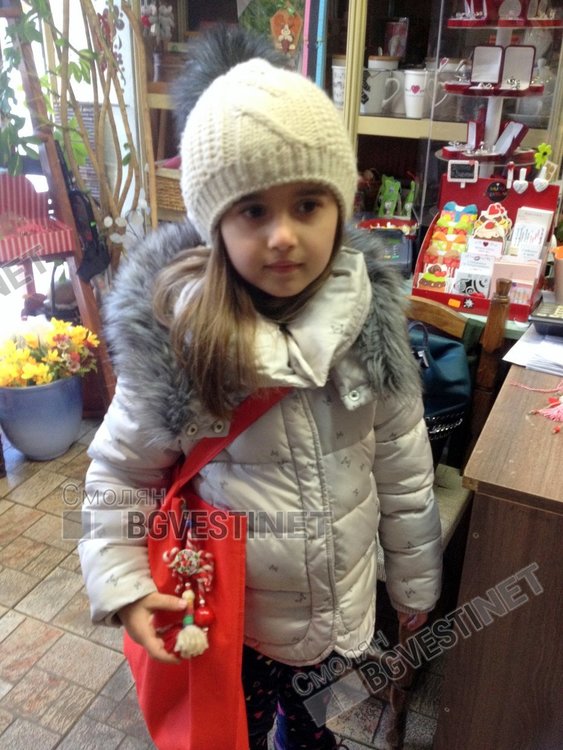 Тази година червено-белите символи за чанта се харчат като топъл хляб