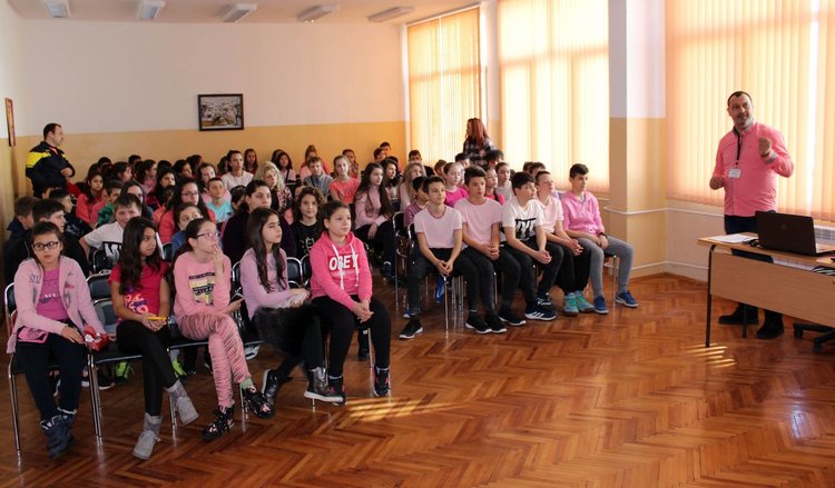 Алековци отбелязаха деня на розовата фланелка