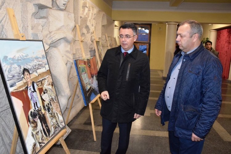 Турска художничка представи самостоятелна изложба в Кърджали