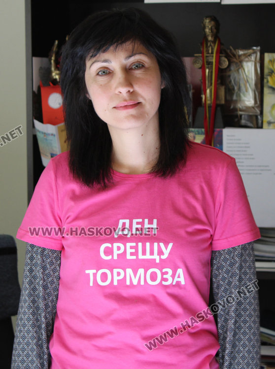 Зам.-кметът Милена Трендафилова с розова тениска, в Младежкия обърнаха гръб на тормоза