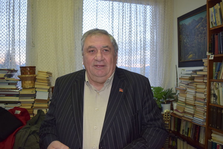 Ехиазар Узуниан