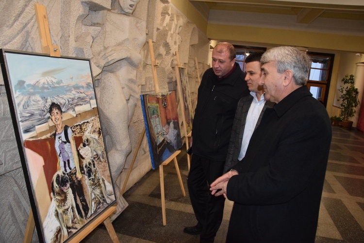 Турска художничка представи самостоятелна изложба в Кърджали