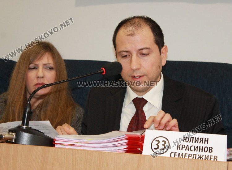 Зам.председателят Юлиян Семерджиев ръководи сесията днес