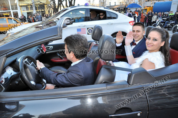 Президентът Тръмп и холивудски звезди в Хасково за фашинга на Езиковата