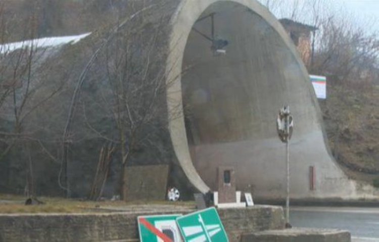 Проверяват състоянието на тунел "Правешки ханове"