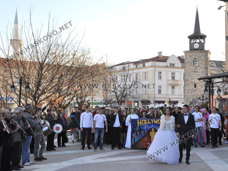 Президентът Тръмп и холивудски звезди в Хасково за фашинга на Езиковата