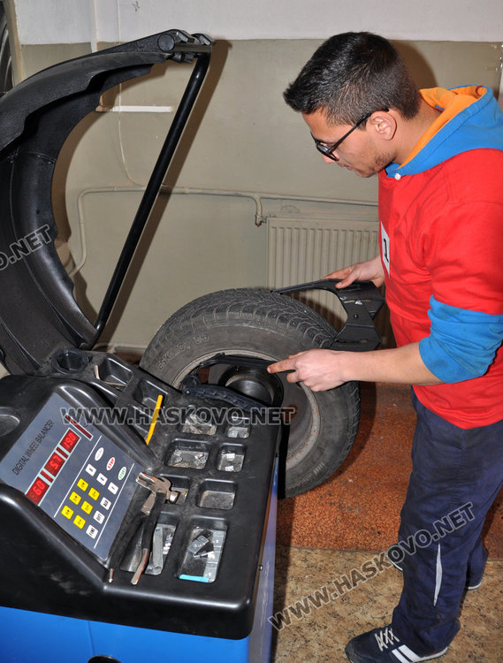 Четирима майстори от Хасково отиват на Националното състезание „Най-добър млад автомонтьор и водач“