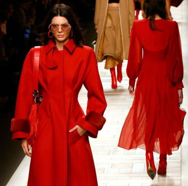 Джиджи и Белла Хадид показват новата колекция на Fendi (видео)