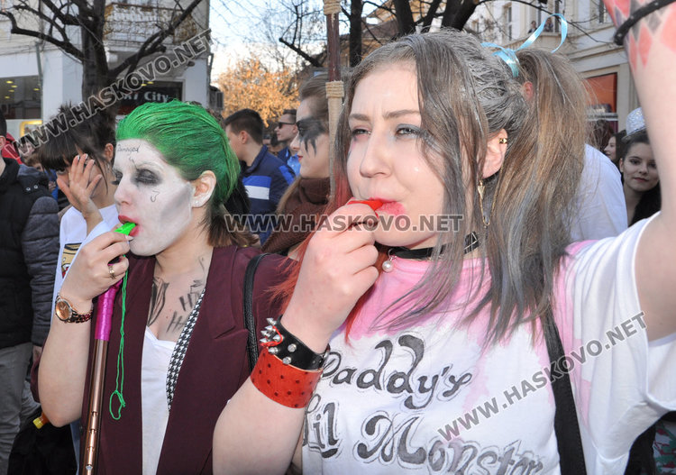 Президентът Тръмп и холивудски звезди в Хасково за фашинга на Езиковата