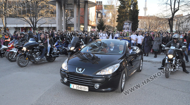 Президентът Тръмп и холивудски звезди в Хасково за фашинга на Езиковата
