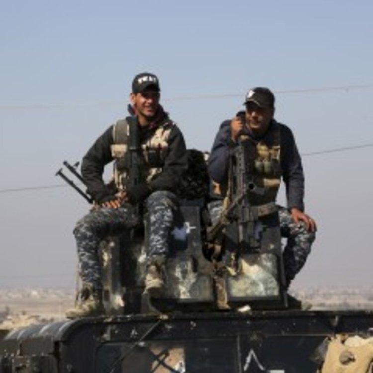 Иракски части овладяват под обстрел главното летище на Мосул