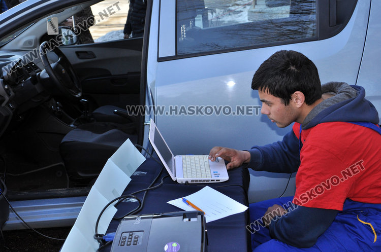 Четирима майстори от Хасково отиват на Националното състезание „Най-добър млад автомонтьор и водач“