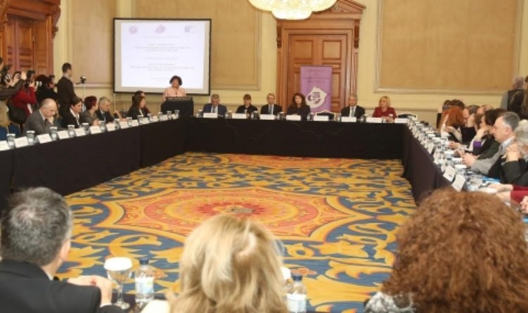 Йотова призова за създаването на общ регистър за интеграцията на децата-бежанци