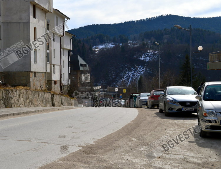 Пясъчните наноси по централна улица в града