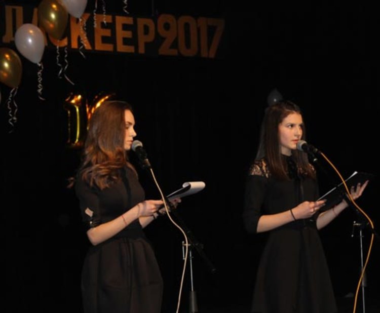 Славейковци раздадоха Даскеер-ите и събраха 1600 лева за лечението на Христина Стайкова