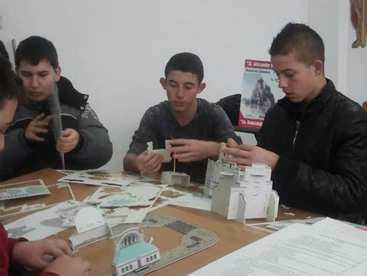 Момчетата от Електрониката творят светещи макети на исторически и културни забележителности