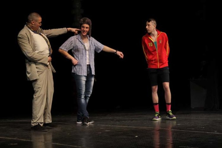 Славейковци раздадоха Даскеер-ите и събраха 1600 лева за лечението на Христина Стайкова