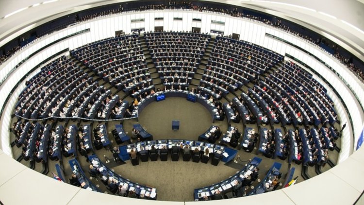 След седмица ЕП гласува резолюция САЩ да махат визите за българи