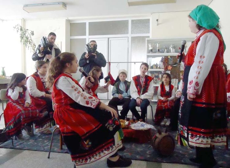 Кърджалийчета пресъздадоха обичаите на Сирни Заговезни