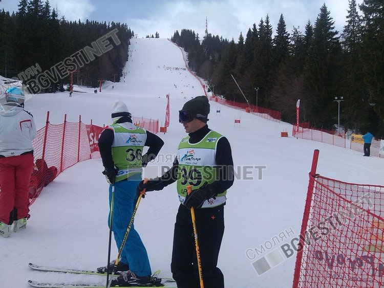 Журналисти мериха сили по белите писти на Пампорово