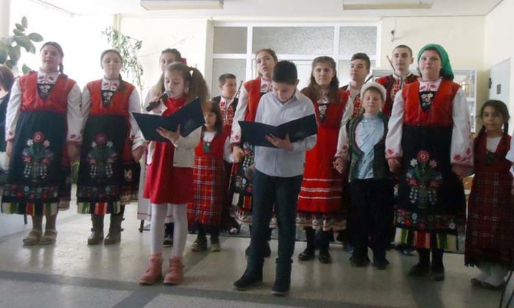 Кърджалийчета пресъздадоха обичаите на Сирни Заговезни