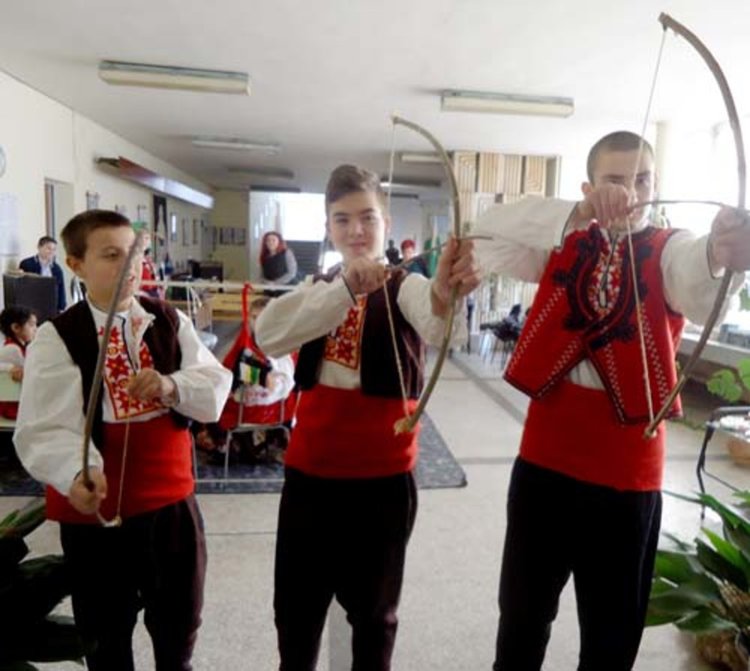 Кърджалийчета пресъздадоха обичаите на Сирни Заговезни