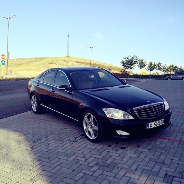 Един от автомобилите