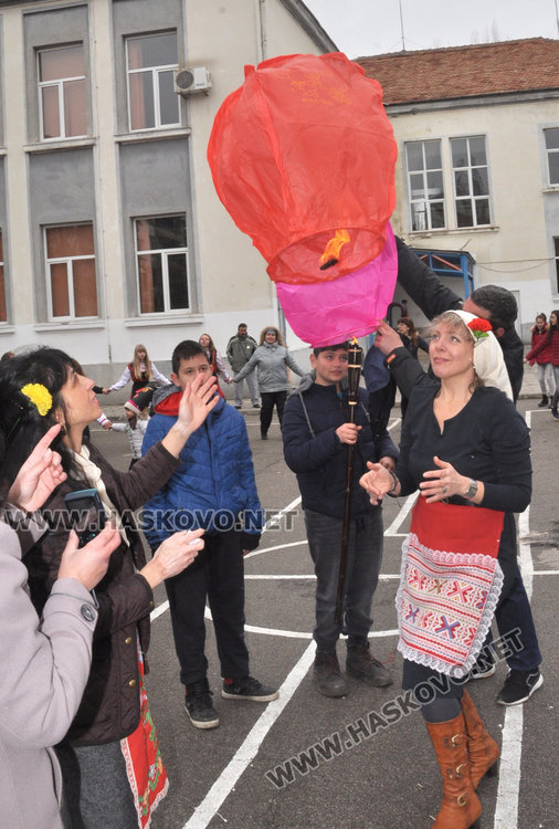 В „Св. Климент“ си дадоха прошка и гониха злите сили