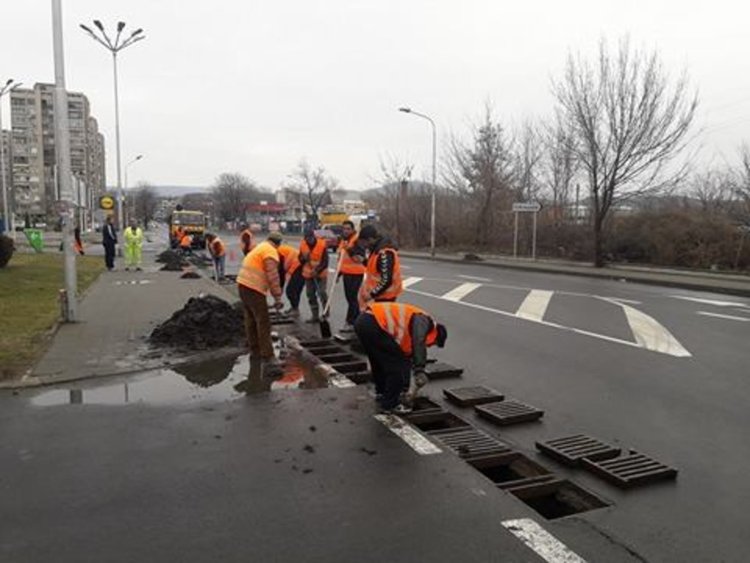 Почистват шахтите по кърджалийските булеварди,готвят се за пролетните валежи