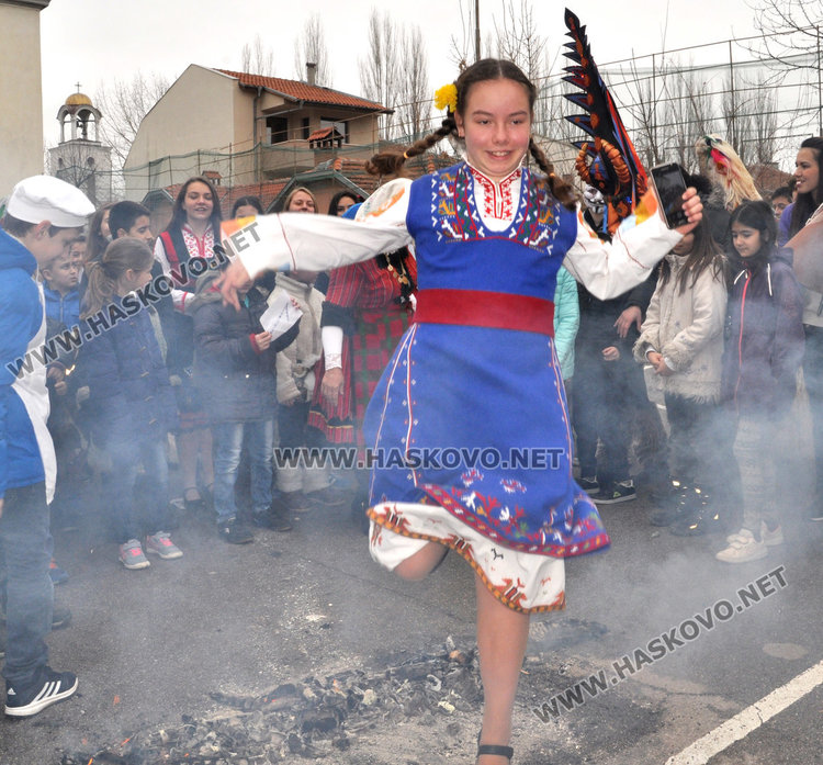 В „Св. Климент“ си дадоха прошка и гониха злите сили