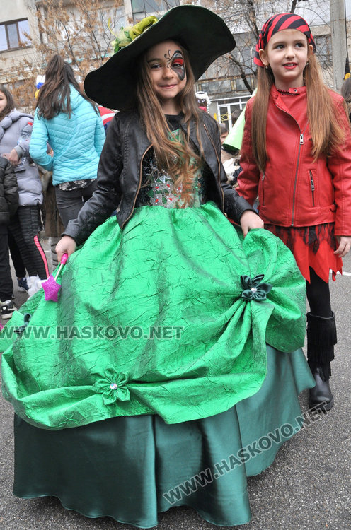 В „Св. Климент“ си дадоха прошка и гониха злите сили