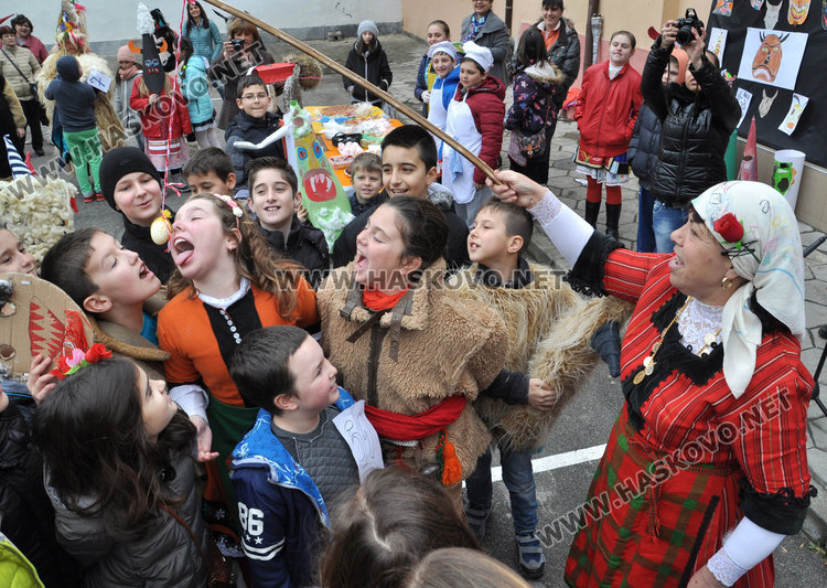В „Св. Климент“ си дадоха прошка и гониха злите сили